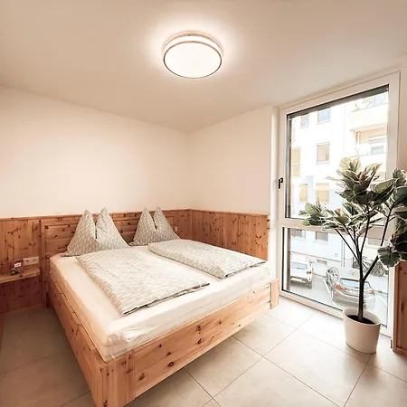 Апартаменти Zirbenglueck Mit Balkon In Грац