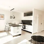 Zirbenglück Mit Balkon In Graz