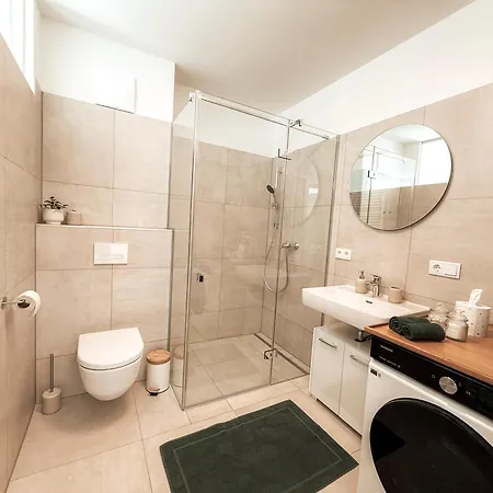 Appartamento Zirbenglueck Mit Balkon In Graz